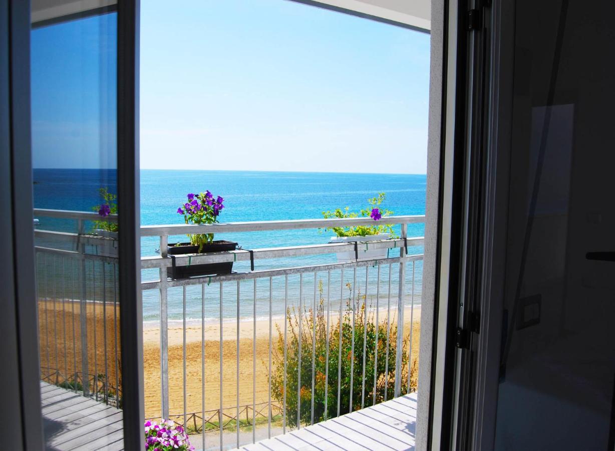 B&B Capo Rizzuto Fronte Mare Exterior foto